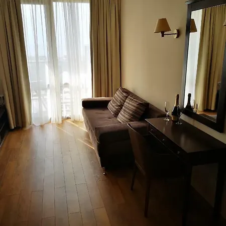 Private Apart In Royal Napospart