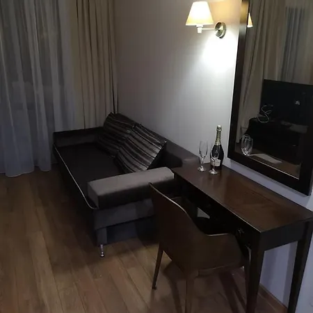 Private Apart In Royal Napospart